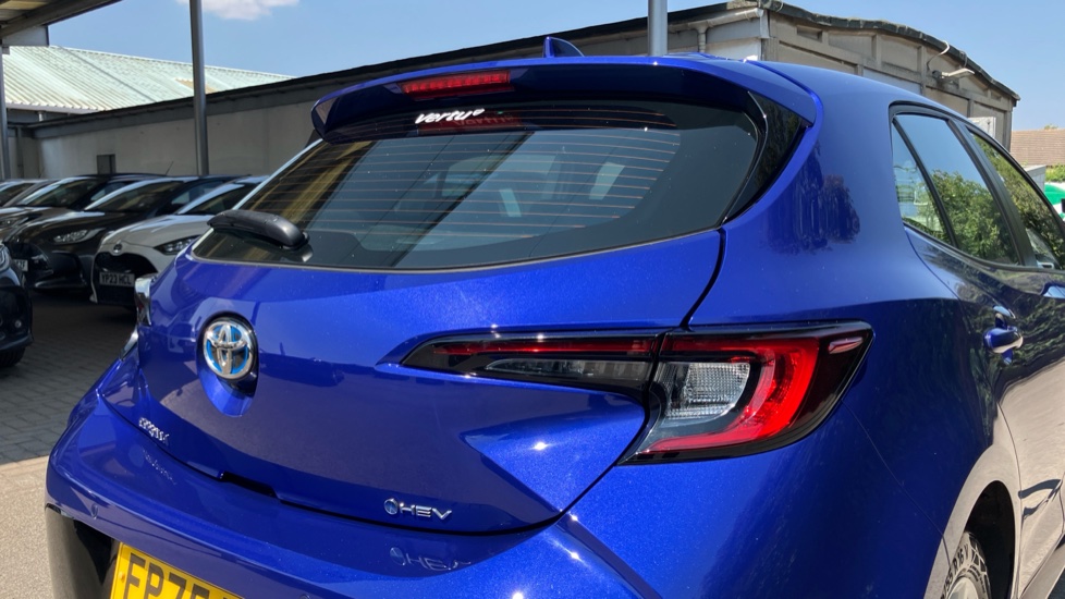 Toyota Corolla 2.0 Hybrid 178 Icon 5dr CVT Hybrid Hatchback - Image 21