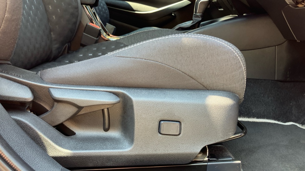 Toyota Corolla 2.0 Hybrid 178 Icon 5dr CVT Hybrid Hatchback - Image 30