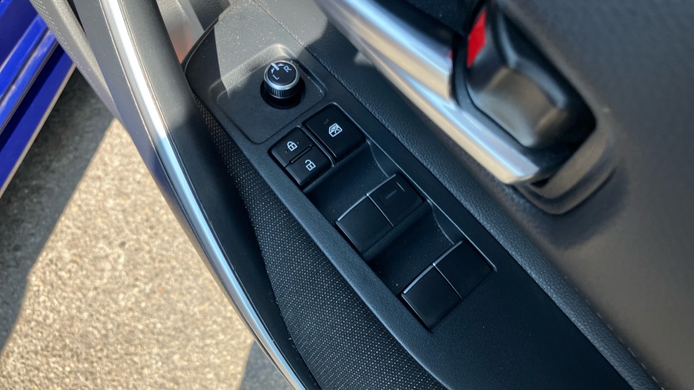 Toyota Corolla 2.0 Hybrid 178 Icon 5dr CVT Hybrid Hatchback - Image 31