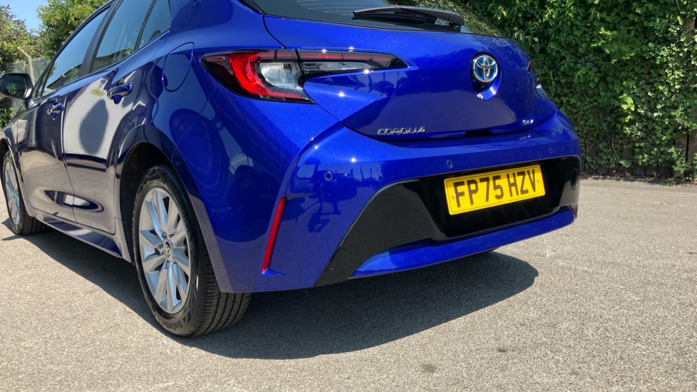 Toyota Corolla 2.0 Hybrid 178 Icon 5dr CVT Hybrid Hatchback - Image 32