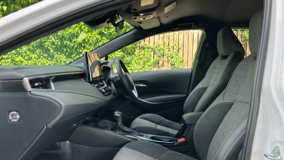 Toyota Corolla 1.8 Hybrid Design 5dr CVT Hybrid Hatchback - Image 5