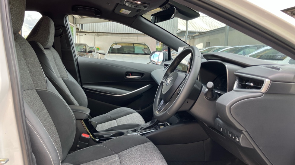Toyota Corolla 1.8 Hybrid Design 5dr CVT Hybrid Hatchback - Image 12