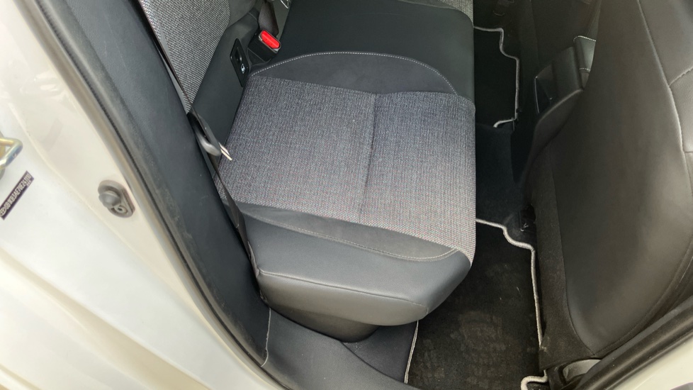 Toyota Corolla 1.8 Hybrid Design 5dr CVT Hybrid Hatchback - Image 14