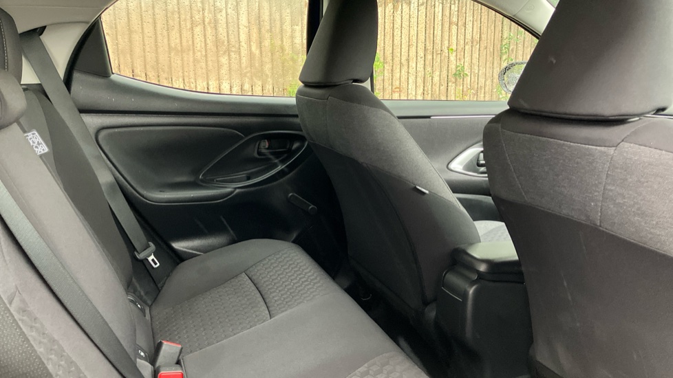 Toyota Yaris 1.5 Hybrid Icon 5dr CVT Hybrid Hatchback - Image 8