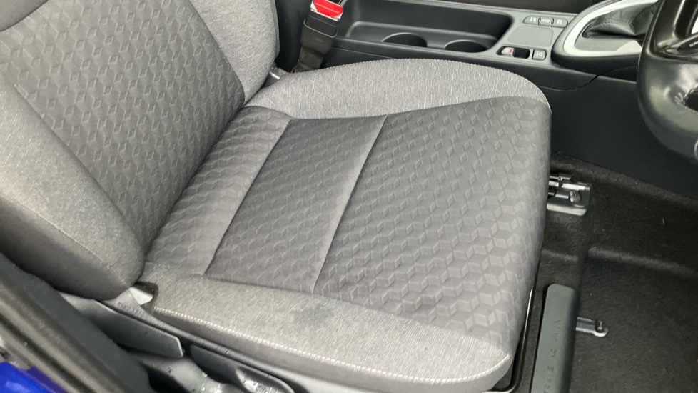 Toyota Yaris 1.5 Hybrid Icon 5dr CVT Hybrid Hatchback - Image 17