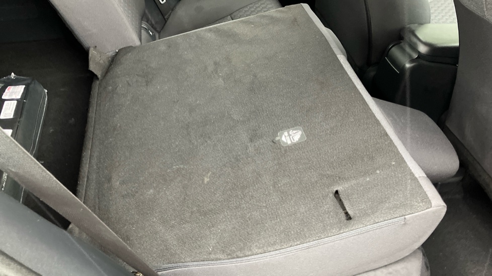 Toyota Yaris 1.5 Hybrid Icon 5dr CVT Hybrid Hatchback - Image 18