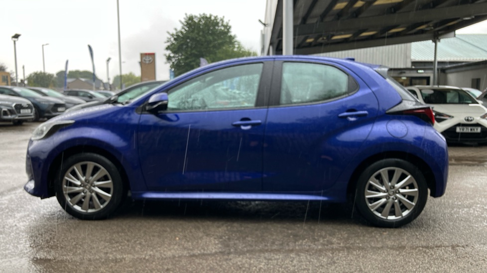 Toyota Yaris 1.5 Hybrid Icon 5dr CVT Hybrid Hatchback - Image 24