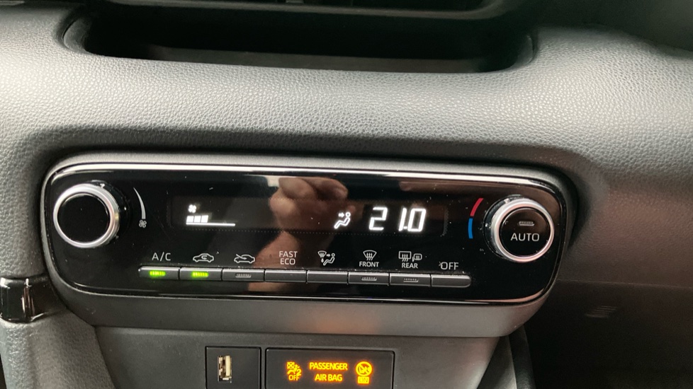 Toyota Yaris 1.5 Hybrid Icon 5dr CVT Hybrid Hatchback - Image 29