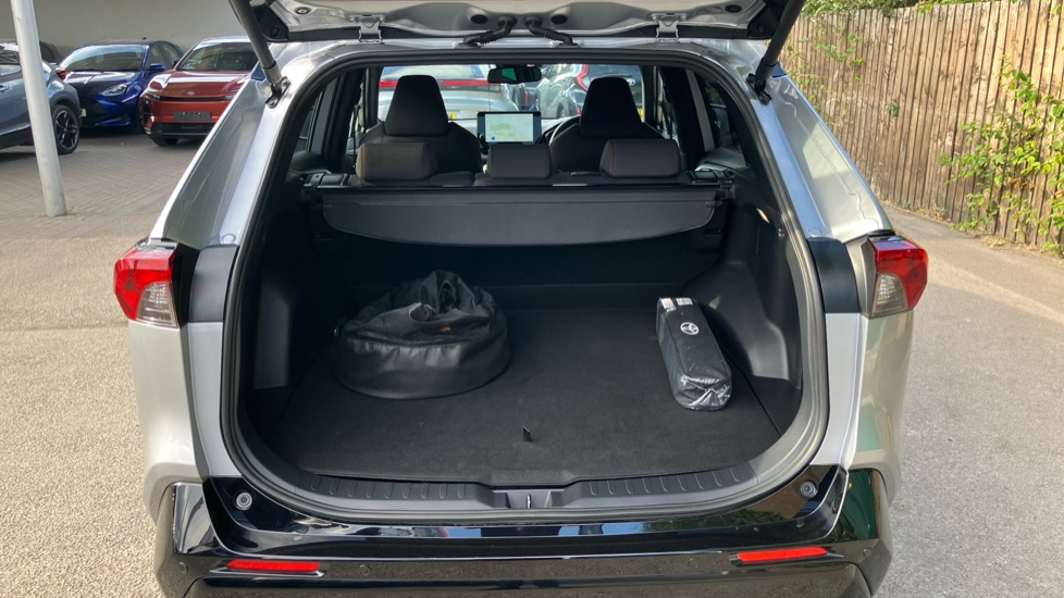 Toyota RAV4 2.5 PHEV Design 5dr CVT Estate - Image 13