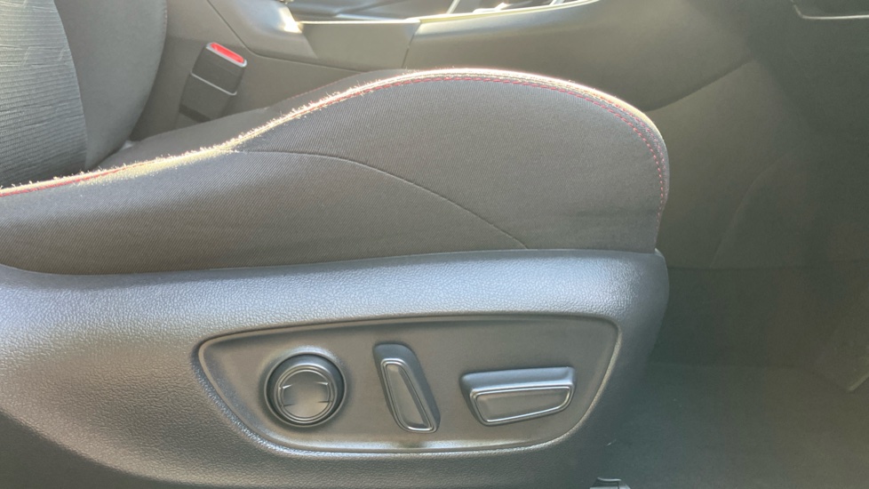 Toyota RAV4 2.5 PHEV Design 5dr CVT Estate - Image 30