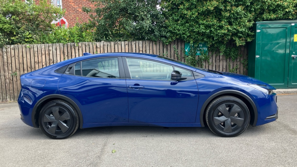 Toyota Prius 2.0 PHEV Design 5dr CVT Hatchback - Image 23