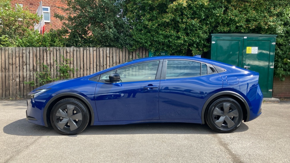 Toyota Prius 2.0 PHEV Design 5dr CVT Hatchback - Image 24
