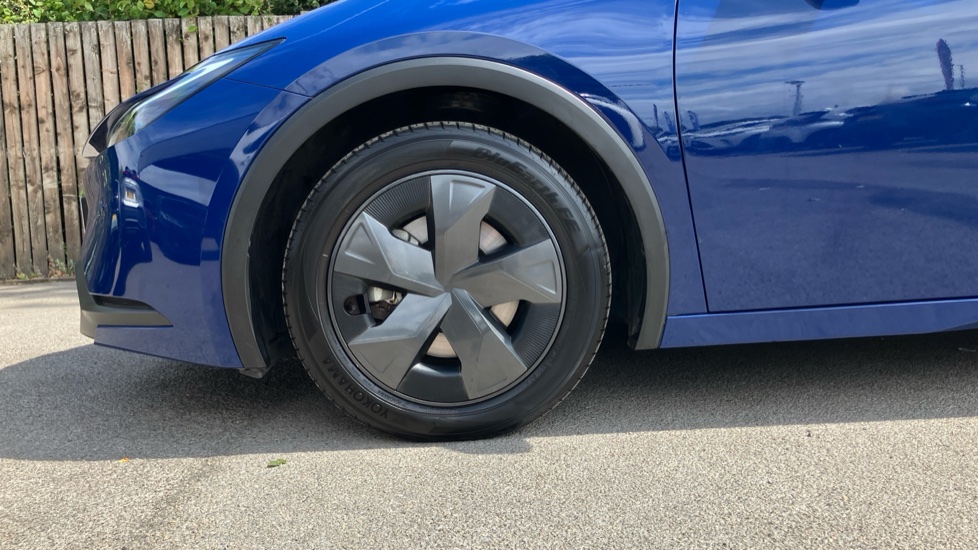 Toyota Prius 2.0 PHEV Design 5dr CVT Hatchback - Image 25