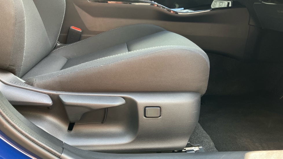 Toyota Prius 2.0 PHEV Design 5dr CVT Hatchback - Image 30