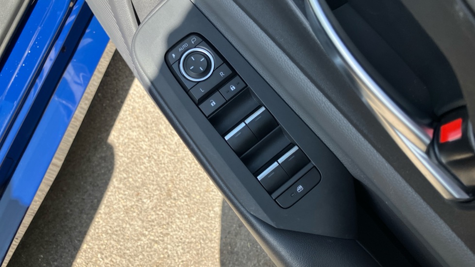 Toyota Prius 2.0 PHEV Design 5dr CVT Hatchback - Image 31