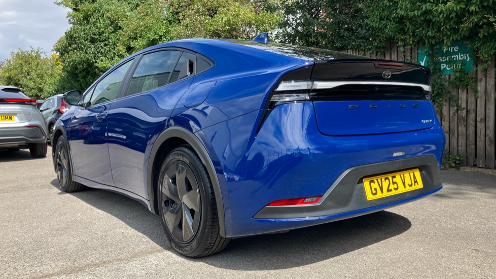 Toyota Prius 2.0 PHEV Design 5dr CVT Hatchback - Image 32