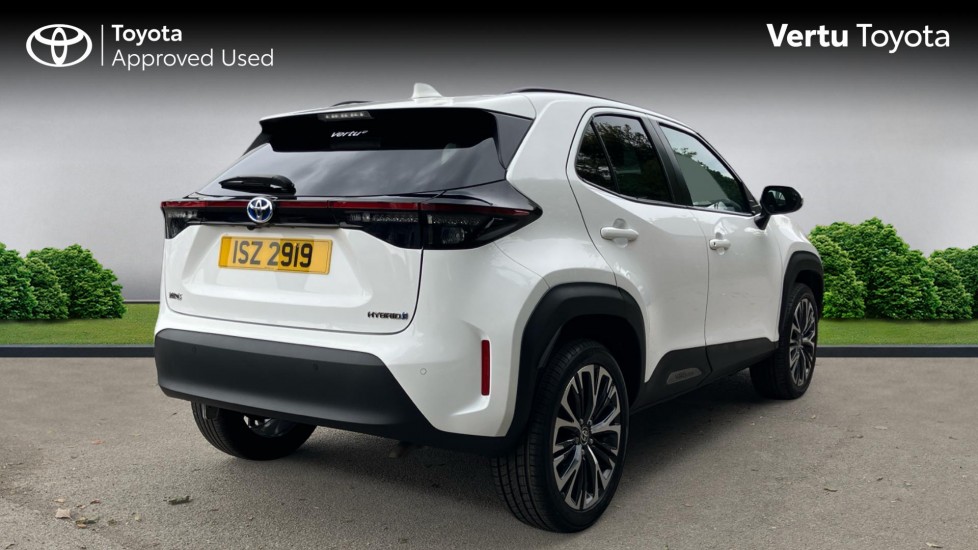 Toyota Yaris Cross 1.5 Hybrid Excel 5dr CVT Hybrid Estate - Image 2