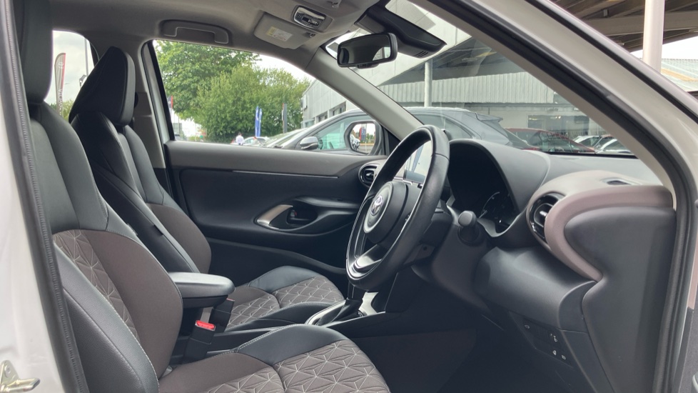 Toyota Yaris Cross 1.5 Hybrid Excel 5dr CVT Hybrid Estate - Image 12