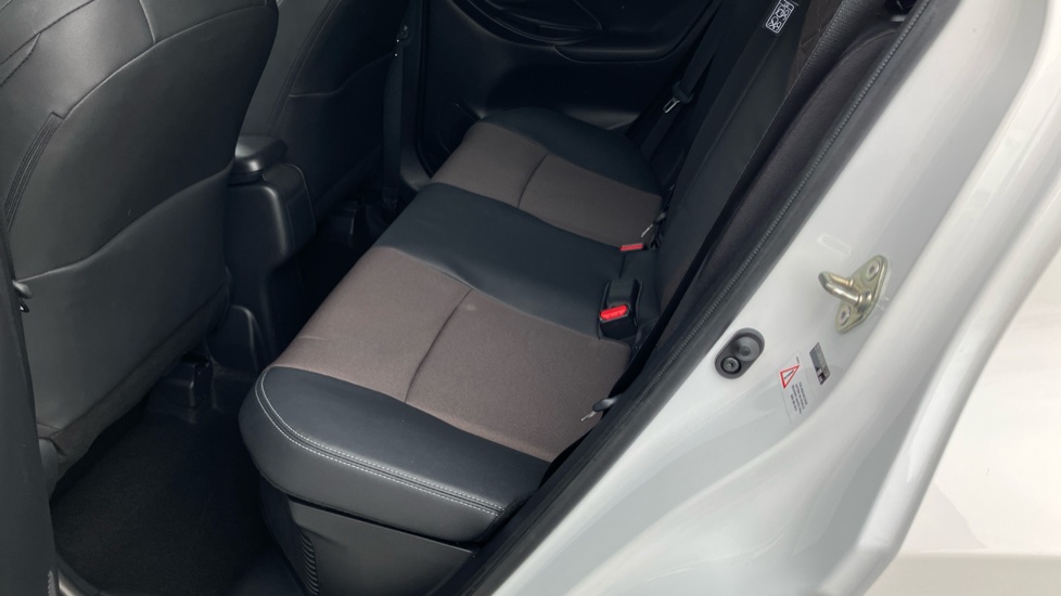 Toyota Yaris Cross 1.5 Hybrid Excel 5dr CVT Hybrid Estate - Image 14