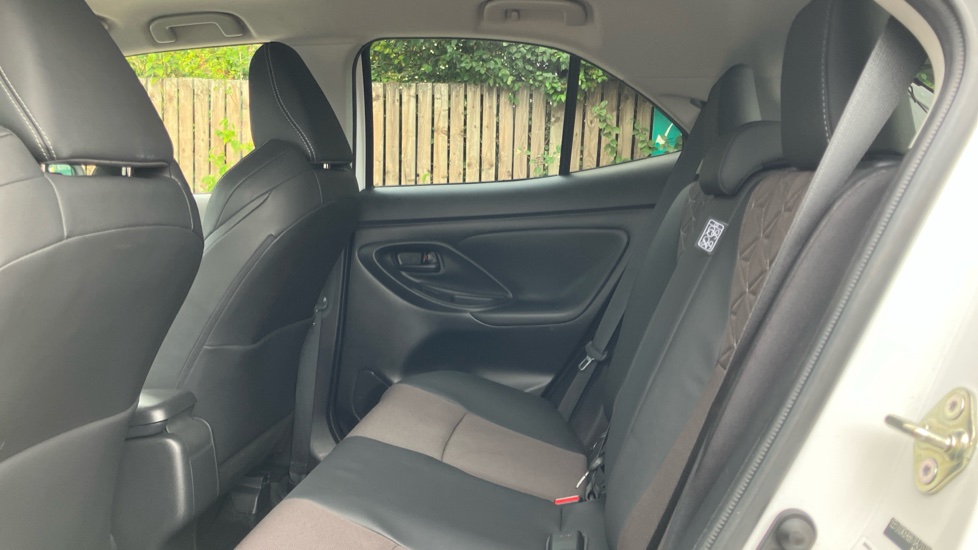 Toyota Yaris Cross 1.5 Hybrid Excel 5dr CVT Hybrid Estate - Image 15