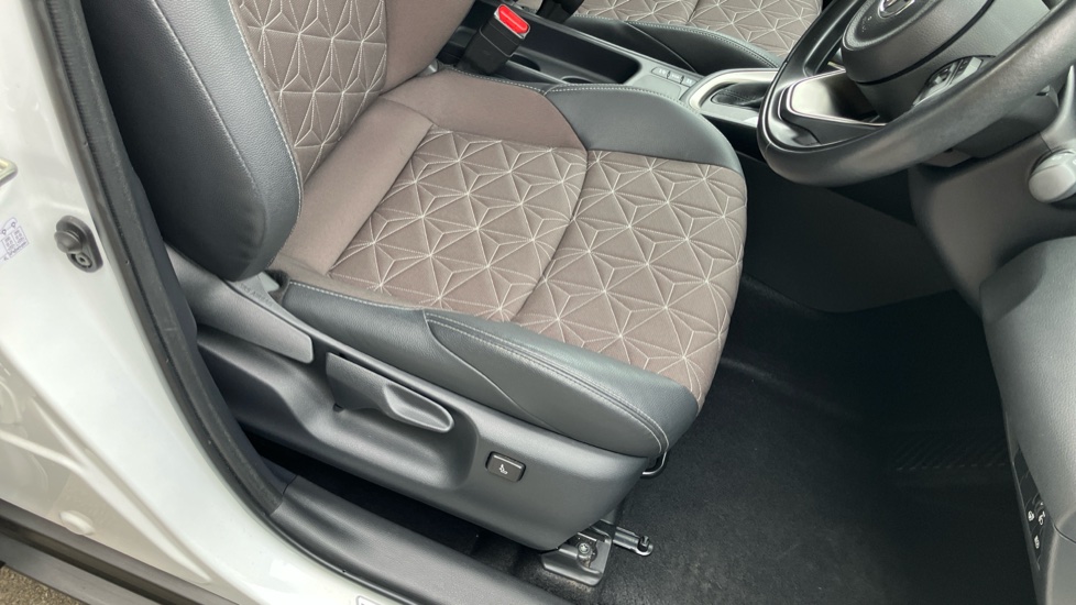 Toyota Yaris Cross 1.5 Hybrid Excel 5dr CVT Hybrid Estate - Image 17