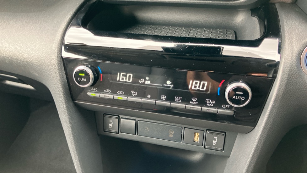 Toyota Yaris Cross 1.5 Hybrid Excel 5dr CVT Hybrid Estate - Image 36