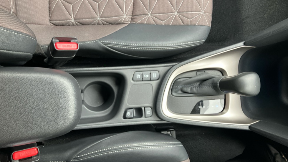 Toyota Yaris Cross 1.5 Hybrid Excel 5dr CVT Hybrid Estate - Image 54