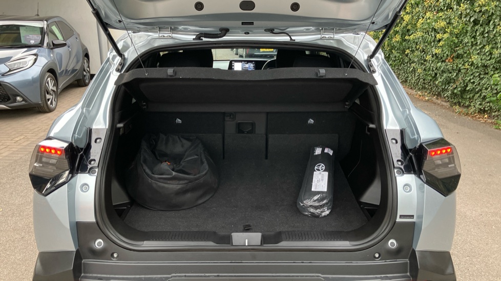 Toyota Urbancruiser 128kW Design 61kWh 5dr Auto Electric Estate - Image 13