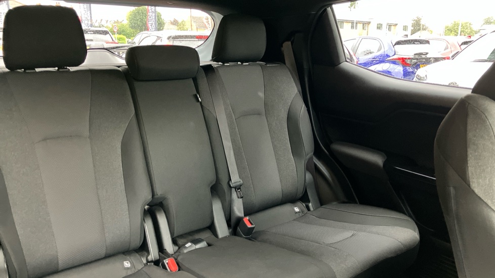 Toyota Urbancruiser 128kW Design 61kWh 5dr Auto Electric Estate - Image 38