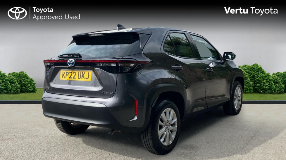 Toyota Yaris Cross 1.5 Hybrid Icon 5dr CVT Hybrid Estate - Image 2