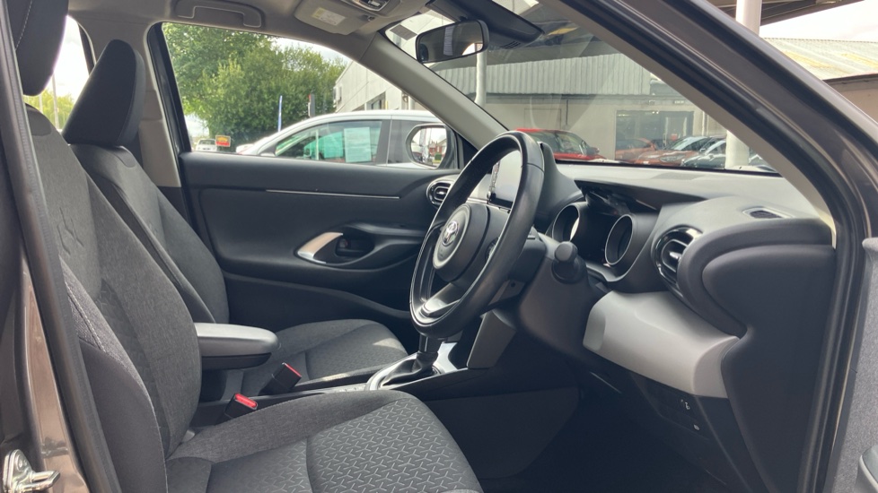 Toyota Yaris Cross 1.5 Hybrid Icon 5dr CVT Hybrid Estate - Image 12