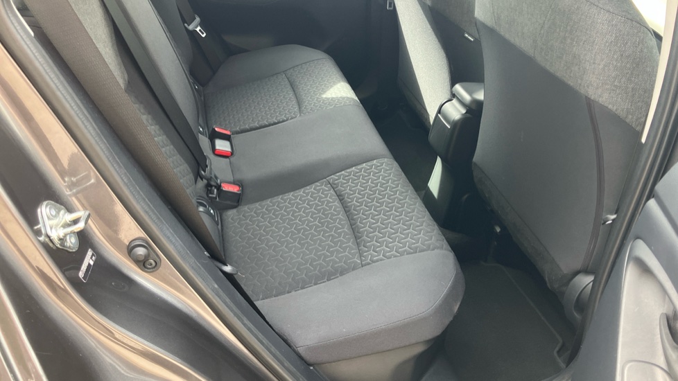 Toyota Yaris Cross 1.5 Hybrid Icon 5dr CVT Hybrid Estate - Image 14