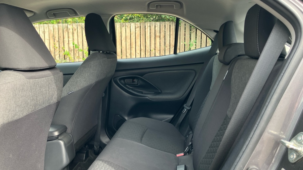 Toyota Yaris Cross 1.5 Hybrid Icon 5dr CVT Hybrid Estate - Image 15