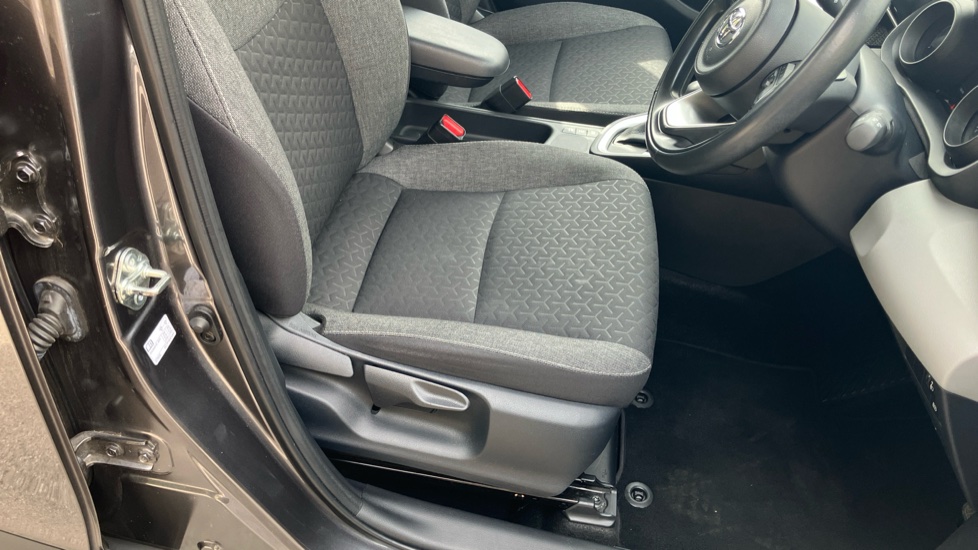 Toyota Yaris Cross 1.5 Hybrid Icon 5dr CVT Hybrid Estate - Image 17