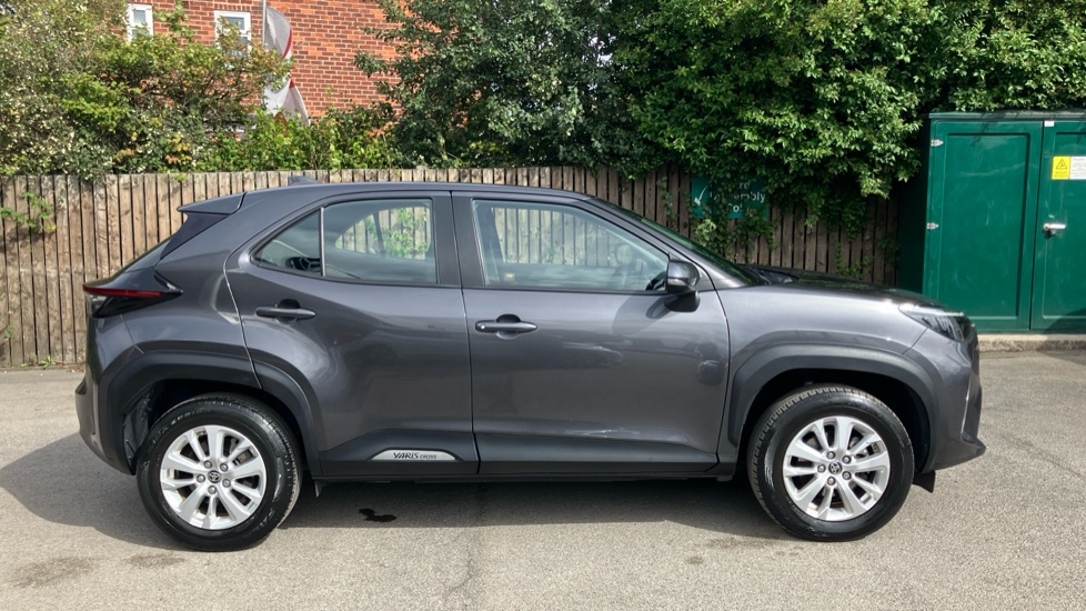 Toyota Yaris Cross 1.5 Hybrid Icon 5dr CVT Hybrid Estate - Image 23