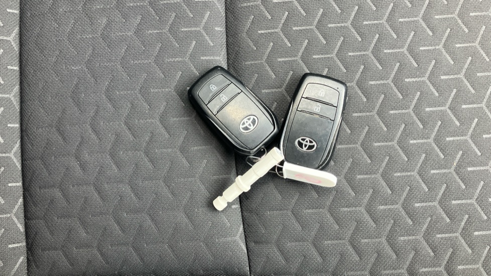 Toyota Yaris Cross 1.5 Hybrid Icon 5dr CVT Hybrid Estate - Image 28