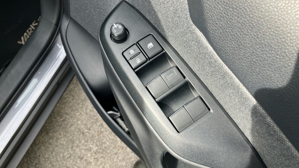 Toyota Yaris Cross 1.5 Hybrid Icon 5dr CVT Hybrid Estate - Image 29