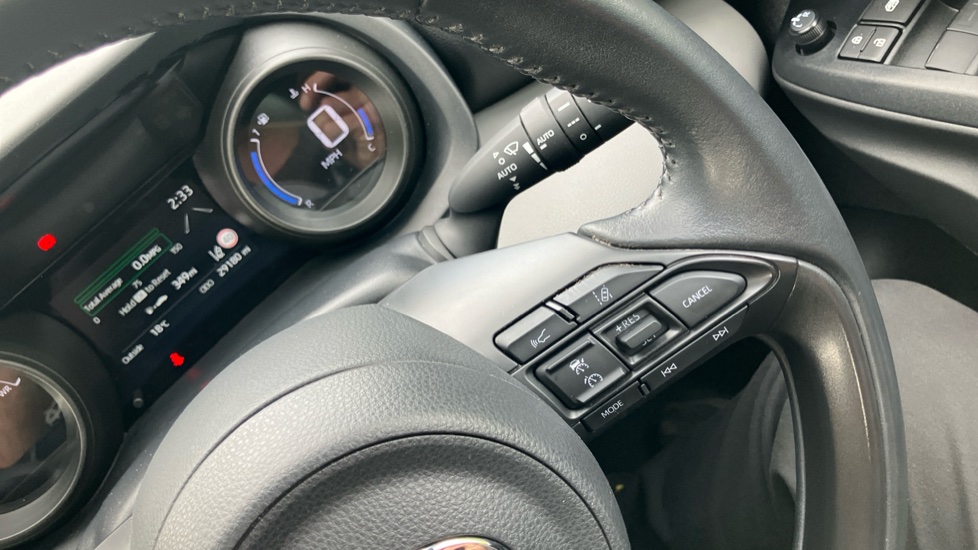Toyota Yaris Cross 1.5 Hybrid Icon 5dr CVT Hybrid Estate - Image 32