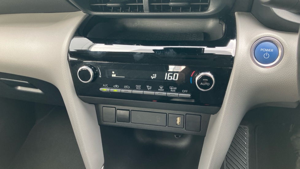 Toyota Yaris Cross 1.5 Hybrid Icon 5dr CVT Hybrid Estate - Image 33