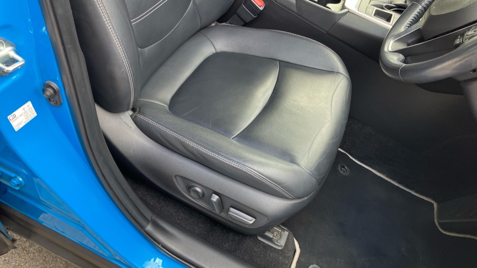 Toyota RAV4 2.5 VVT-i Hybrid Excel TSS 5dr CVT [Nav] 2WD Hybrid Estate - Image 17