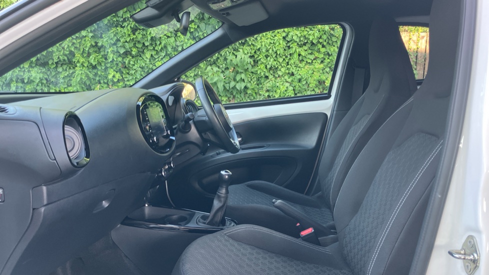 Toyota Aygo X 1.0 VVT-i Edge 5dr Petrol Hatchback - Image 5