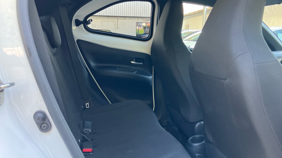 Toyota Aygo X 1.0 VVT-i Edge 5dr Petrol Hatchback - Image 8