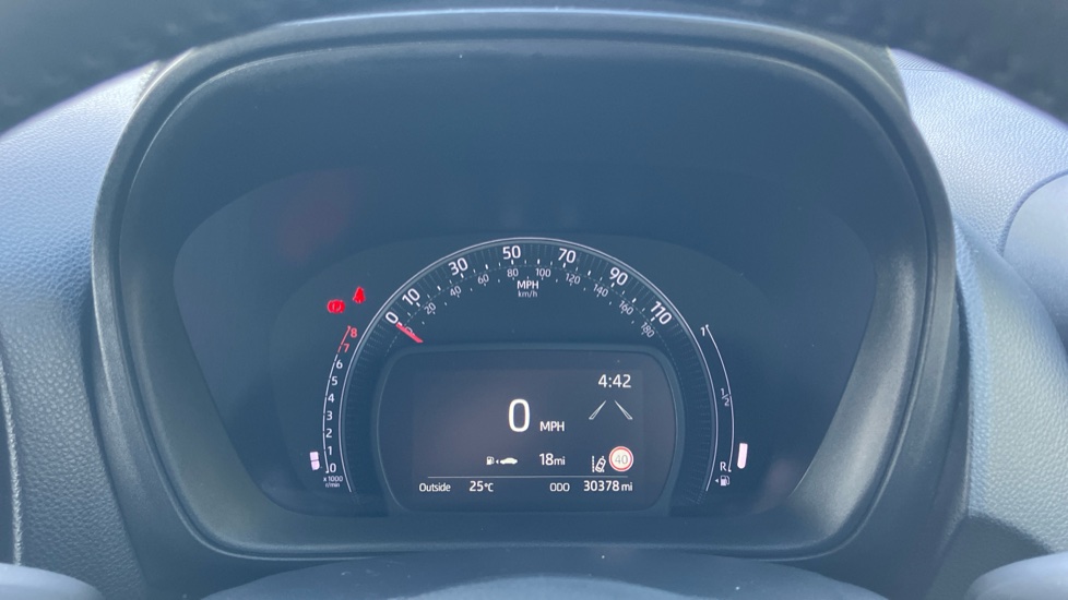 Toyota Aygo X 1.0 VVT-i Edge 5dr Petrol Hatchback - Image 11