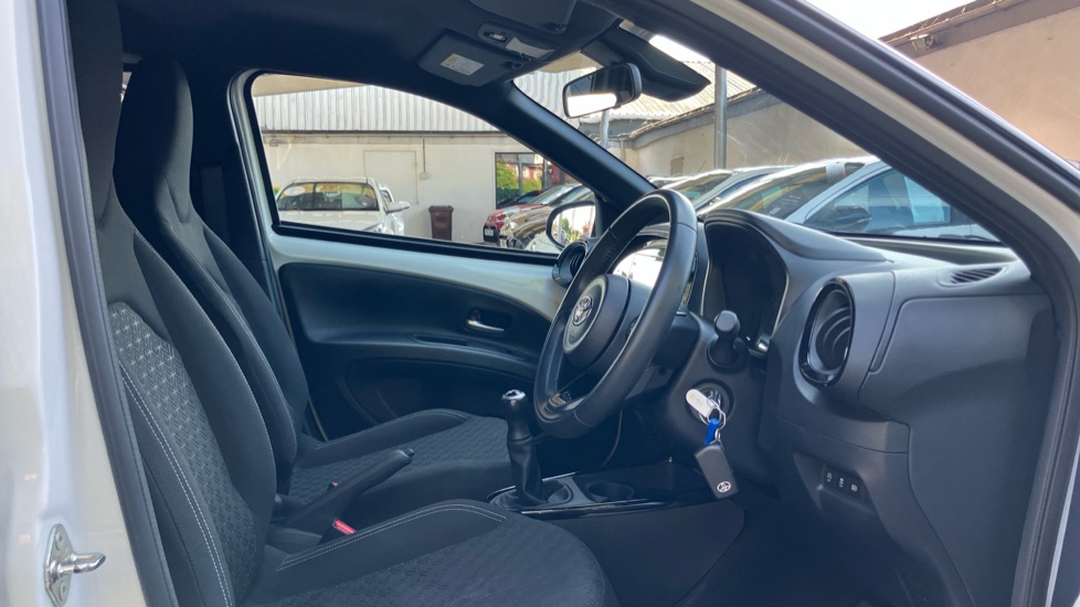 Toyota Aygo X 1.0 VVT-i Edge 5dr Petrol Hatchback - Image 12