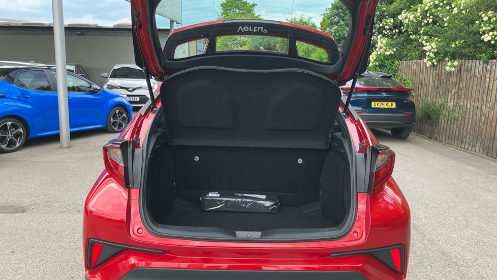 Toyota C-HR 1.8 Hybrid Icon 5dr CVT Hybrid Hatchback - Image 13