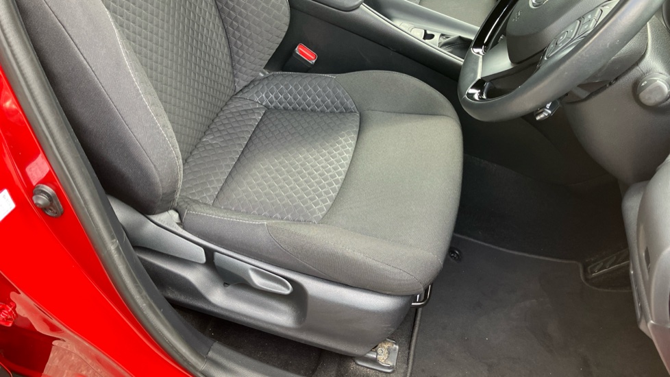 Toyota C-HR 1.8 Hybrid Icon 5dr CVT Hybrid Hatchback - Image 17