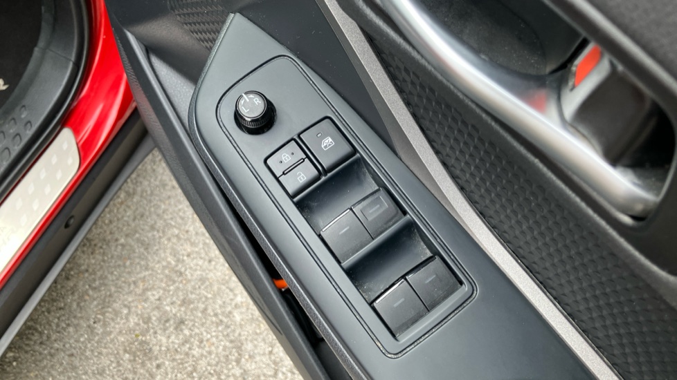 Toyota C-HR 1.8 Hybrid Icon 5dr CVT Hybrid Hatchback - Image 31