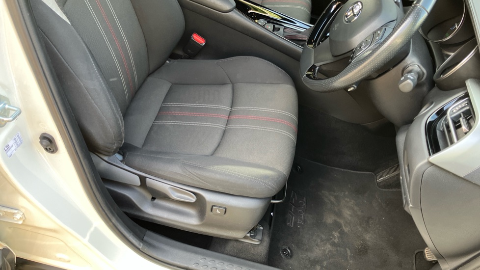 Toyota C-HR 1.8 Hybrid GR Sport 5dr CVT Hybrid Hatchback - Image 17