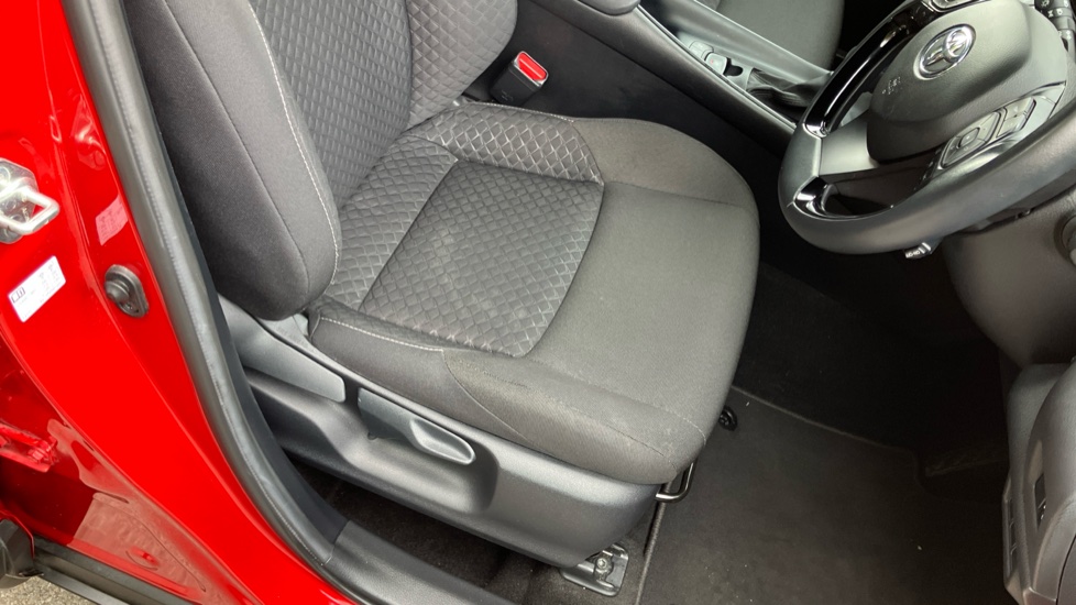 Toyota C-HR 1.8 Hybrid Icon 5dr CVT Hybrid Hatchback - Image 17