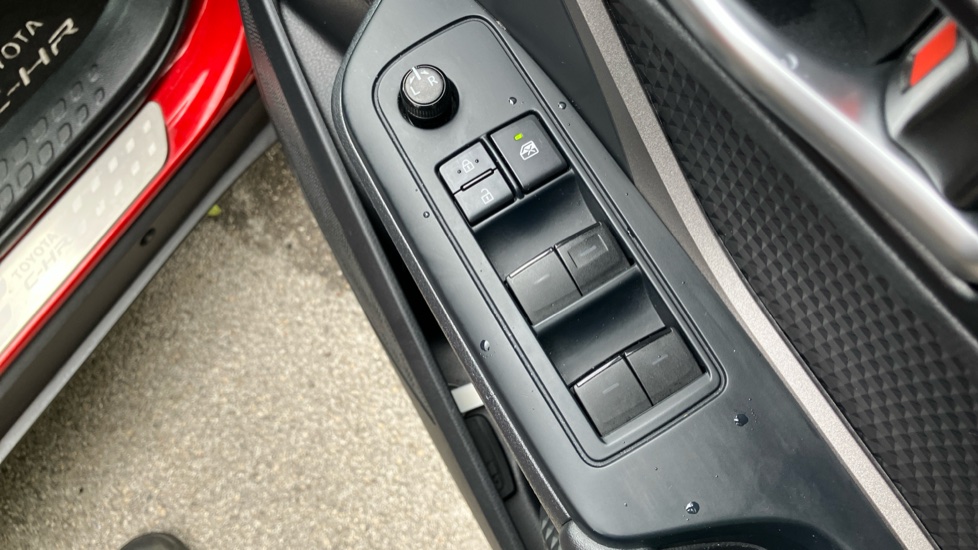 Toyota C-HR 1.8 Hybrid Icon 5dr CVT Hybrid Hatchback - Image 30